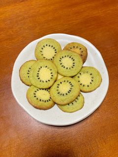 Hình của món Cookie trà xanh hình quả kiwi.