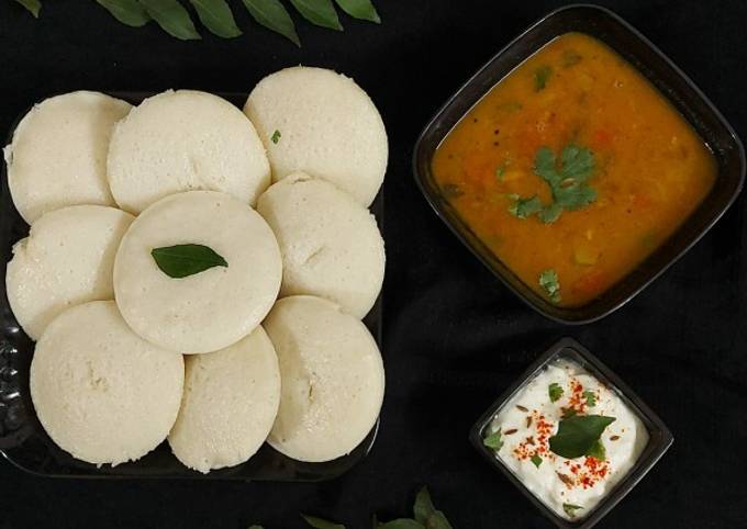 Mauli Mankad દ્વારા રેસીપી ઈડલી સંભાર (Idli Sambhar Recipe In Gujarati) - કૂકપૅડ