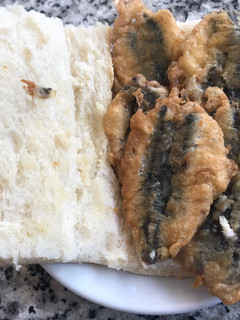 Una foto de Bocadillo de anchoas del cantábrico rebozadas