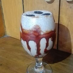 A picture of Vanilla Oreo milkshake.