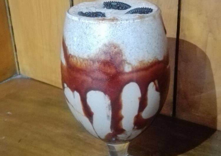 Vanilla Oreo milkshake