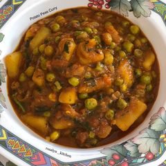 A picture of Potato Peas Curry.