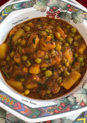 A picture of Potato Peas Curry.