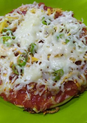 વેજ ચીઝ પિઝા(veg cheese pizza recipe in Gujarati) રેસીપી મુખ્ય ફોટો