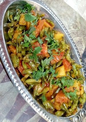 सेंगरी आलू (sangri aloo recipe in Hindi) रेसिपी मुख्य फोटो