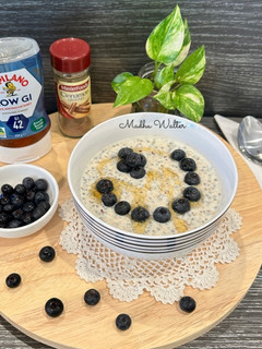 ब्लूबेरी के साथ ओट्स का नाश्ता (Oats Breakfast with Blueberry) रेसिपी मुख्य फोटो