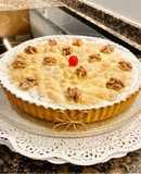 Pastel con crema, manzanas y nueces (Cake with cream, apples and nuts)