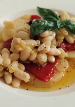 Una foto de Ensalada de patata y piquillos confitados con fessolets