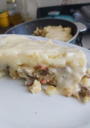 Una foto de Pastel de papa con lo que había en mi heladera 🤭