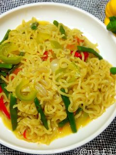 Vegetable noodles ainihin hoton girkin