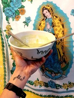 Una foto de Mayonesa de aguacate vegana