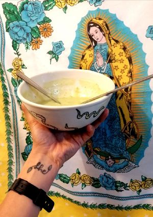 Una foto de Mayonesa de aguacate vegana