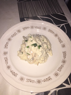 Una foto de Risoto de pollo y setas con fumet casero de nata y mantequilla