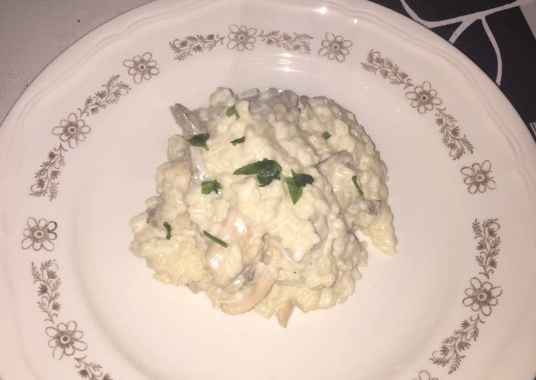 Risoto de pollo y setas con fumet casero de nata y mantequilla