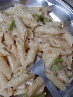 व्हाइट सॉस पास्ता (white sauce pasta recipe in Hindi) रेसिपी मुख्य फोटो