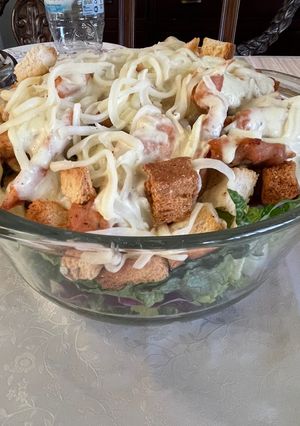 صورة لوصفة سلطة سيزر الدجاج صحية