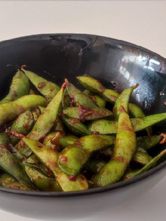 Una foto de Edamames con salsa de soja y de ostras 🇯🇵