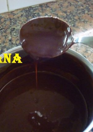 Una foto de Salsa de chocolate para bañar helados