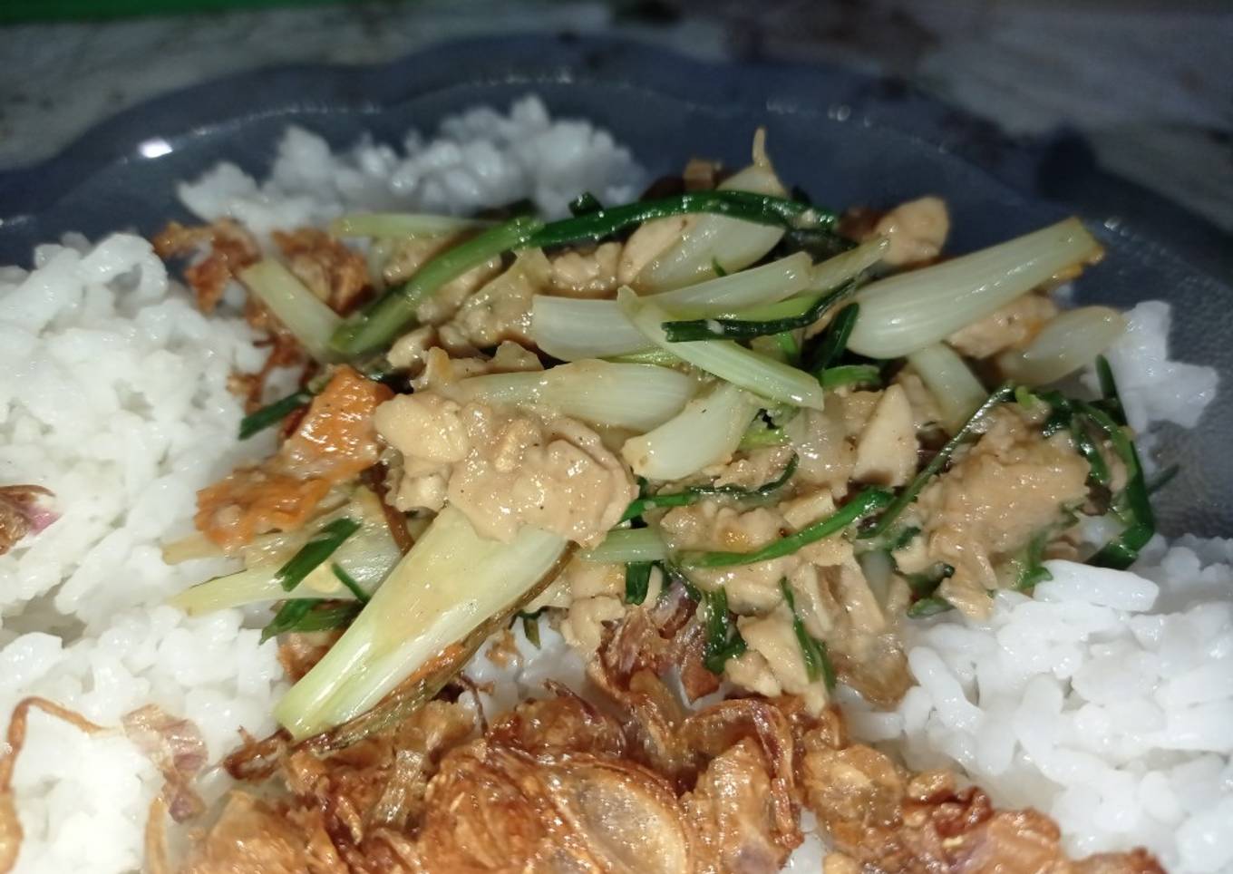 Tumis bawang rejeng/kucai dan tempe
