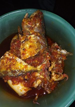 Foto resep Cumi dan ikan sambel buat bekal suami