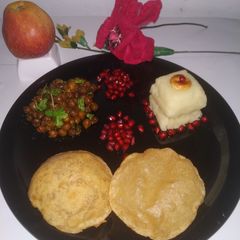 A picture of HalwaPuriChanaMasala.