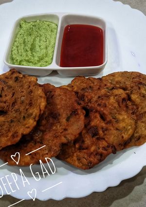 थालीपीठ (Thalipeeth Recipe In Marathi) रेसिपी चे मुख्य फोटो 