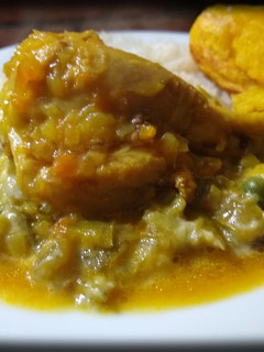 Una foto de Verdura con pollo a la criolla