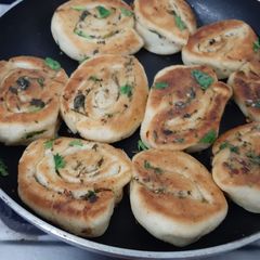 A picture of Stuff garlic bread roll.