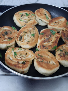 A picture of Stuff garlic bread roll.