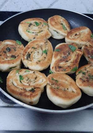 A picture of Stuff garlic bread roll.