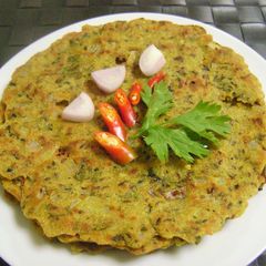 A picture of Masaledar Jowar Roti with Kasuri Methi.