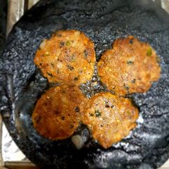A picture of Chapli kabab.