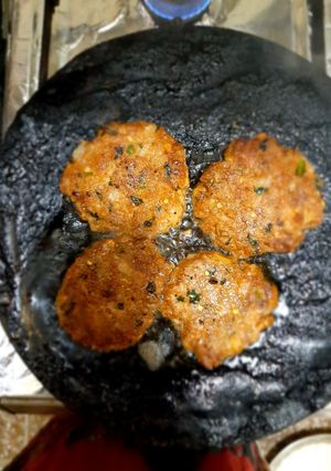 A picture of Chapli kabab.