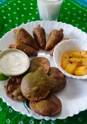 પૂરી (Poori Recipe In Gujarati) રેસીપી મુખ્ય ફોટો