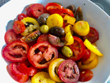 Trilogía de tomates y aceitunas