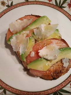 Una foto de Tosta integral de tomate
