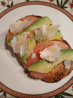 Una foto de Tosta integral de tomate