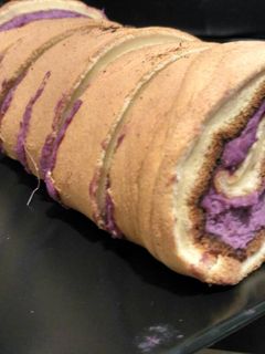 A picture of Purple sweet potato roll cake.