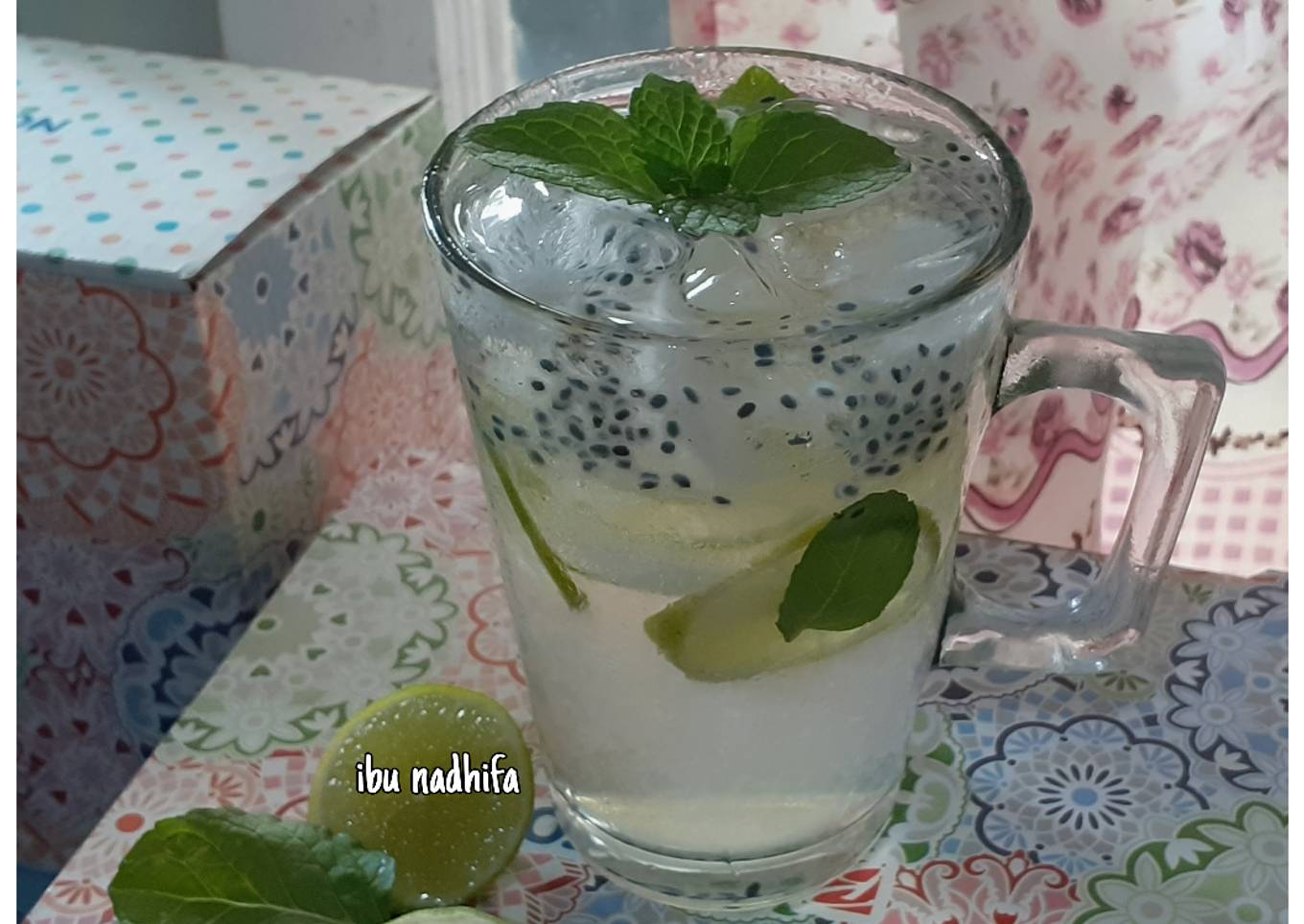 Es Jeniper Melas (es jeruk nipis peras, daun mint & selasih)