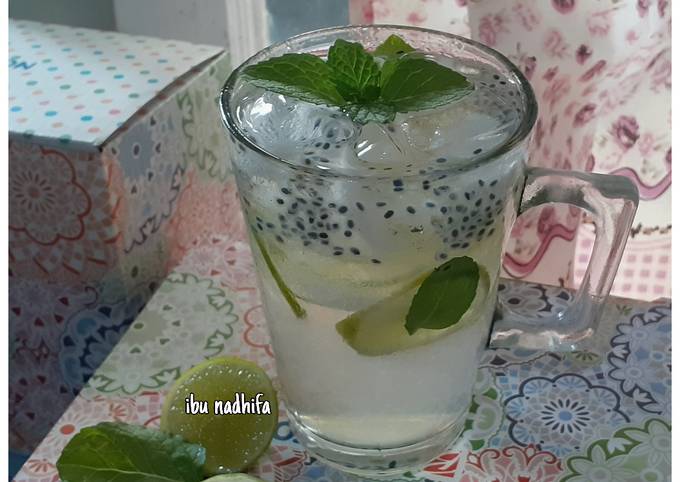 Resep: Es Jeniper Melas (es jeruk nipis peras, daun mint &amp; selasih) Ekonomis