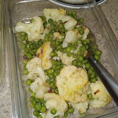 A picture of Cauliflower and Peas.