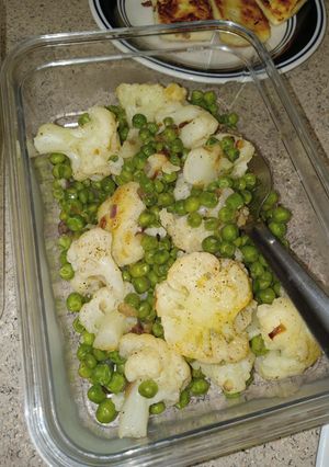 A picture of Cauliflower and Peas.