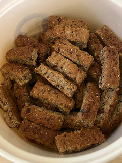A picture of Yogurt Rusks (“Beskuit”).