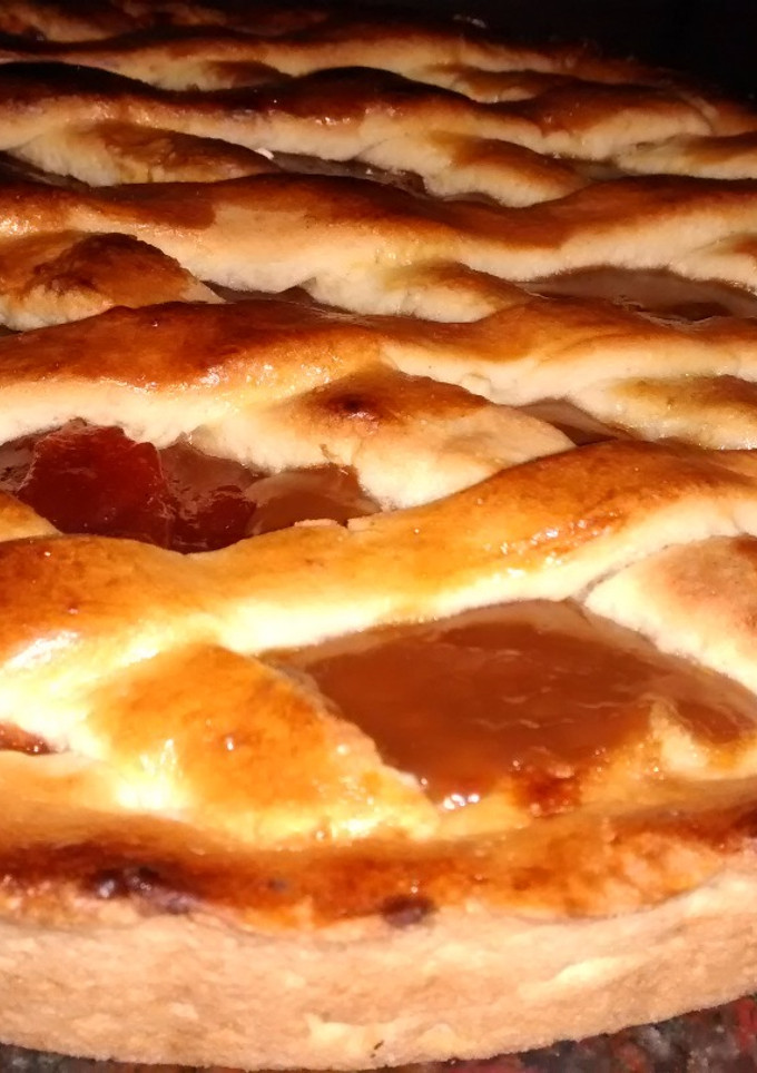 Una foto de Pasta frola de membrillo y dulce de leche