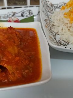 عکسی از دستور خورشت مرغ با فلفل دلمه ای وهویج😍