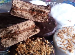 Una foto de Alfajores tipo Cachafaz