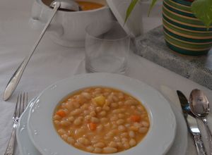 Una foto de Potaje de Alubias Blancas "Viudo"