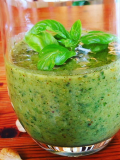 Una foto de Salsa pesto con avellanas