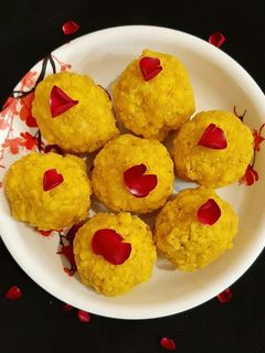 बूंदी के लड्डू (Boondi ke Laddu recipe in Hindi) रेसिपी मुख्य फोटो