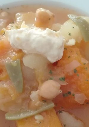 Una foto de Olla gitana, pera rellena de olla y puré de olla